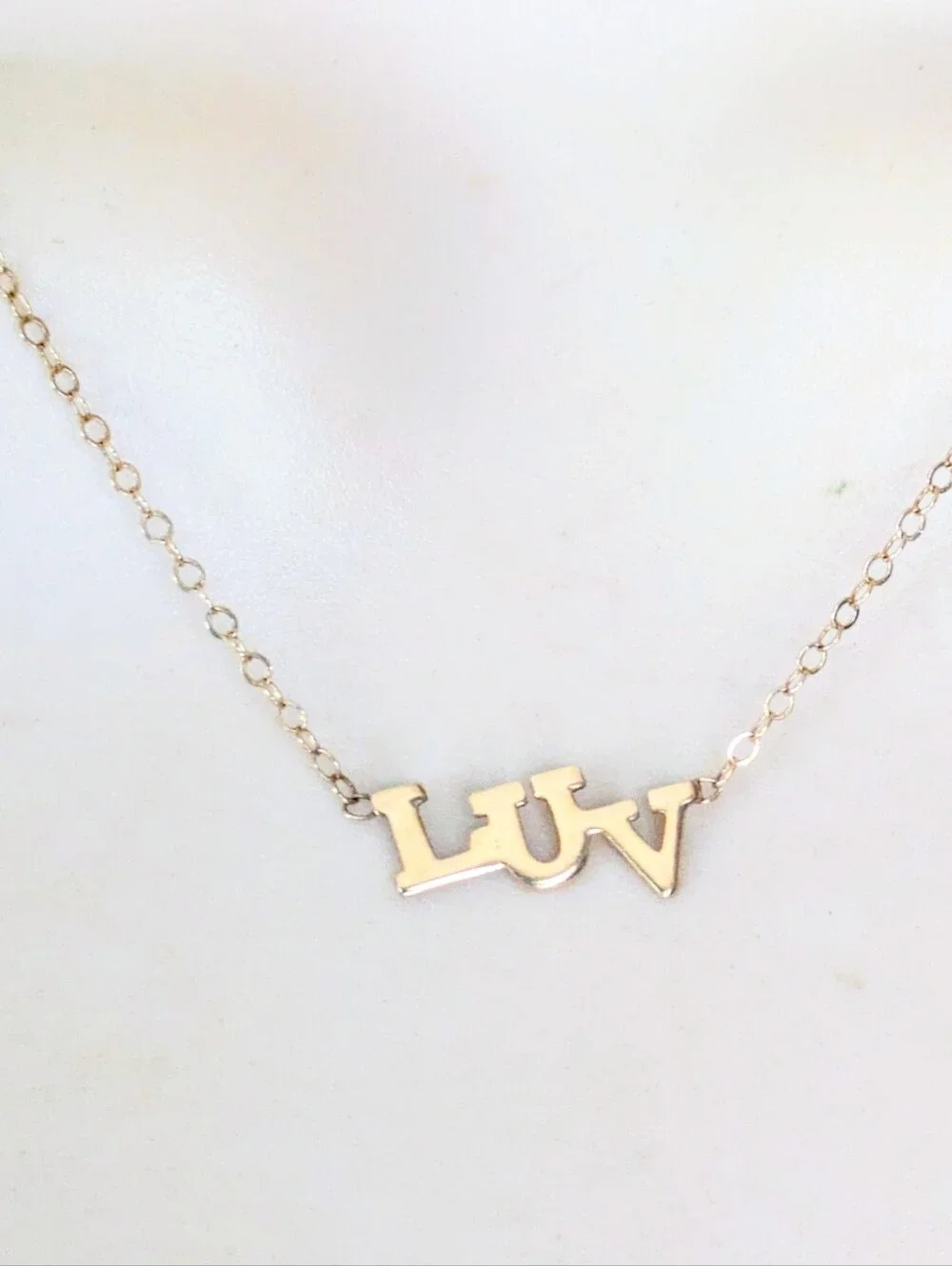 Adorable 14k Solid Yellow Gold LUV Script Pendant Choker Necklace 15.5